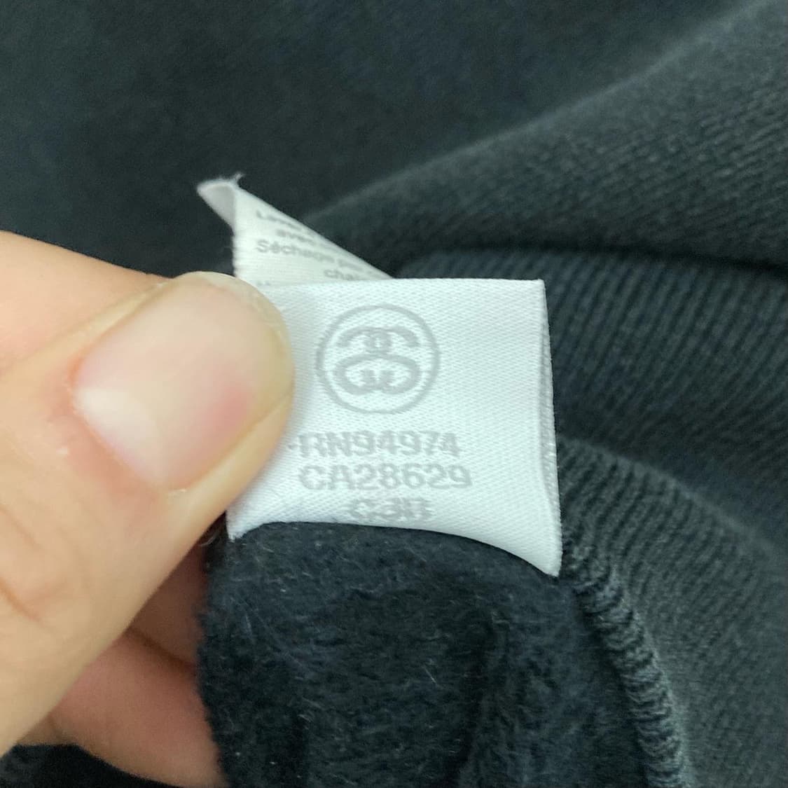 스투시 블랙 스몰로고 자수 맨투맨 상품이미지6