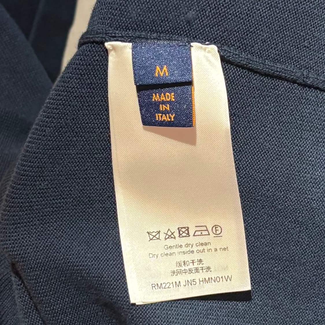 A+ / M (100) 루이비통 니고2 시그니처 니트 반팔티 네이비 상품이미지4