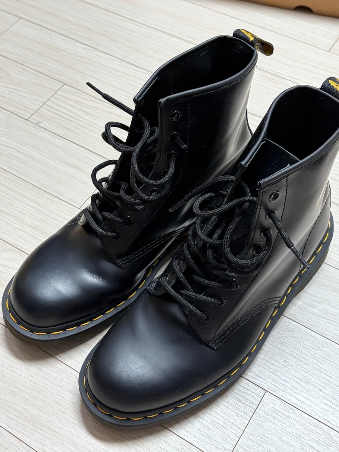 닥터마틴 8홀 1460 280 UK9 촬영시착용 상품이미지1