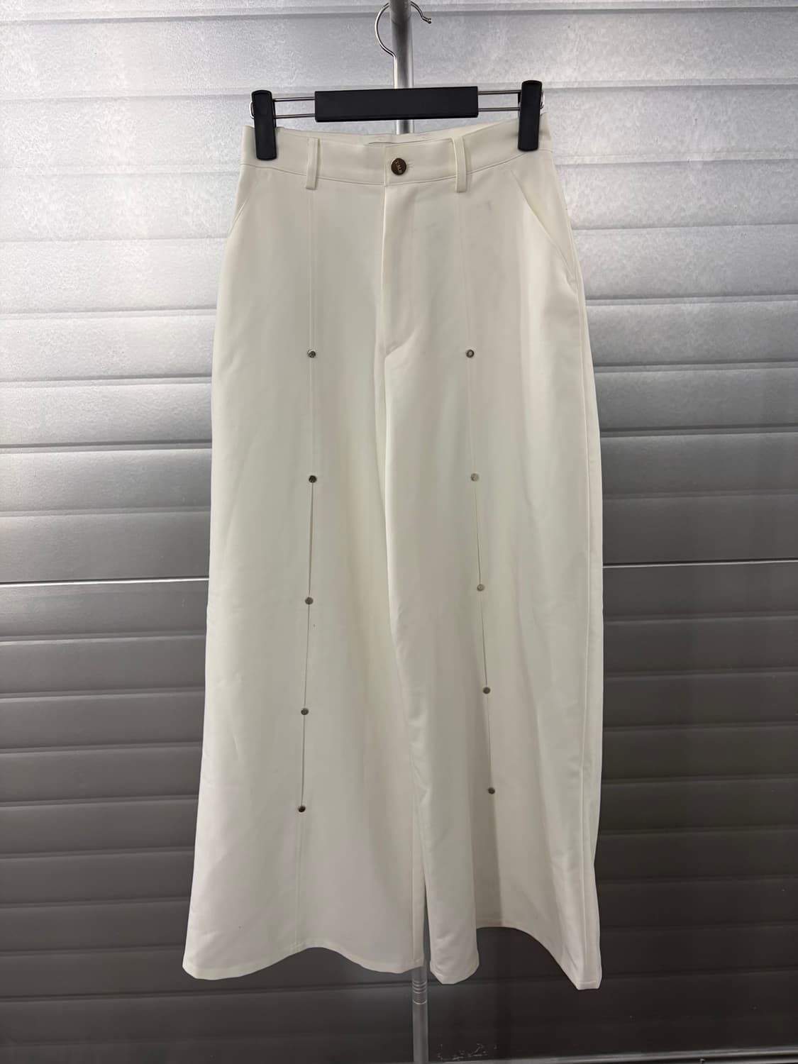 TREEMINGBIRD Rivet Slit Trouser [White] 상품이미지2