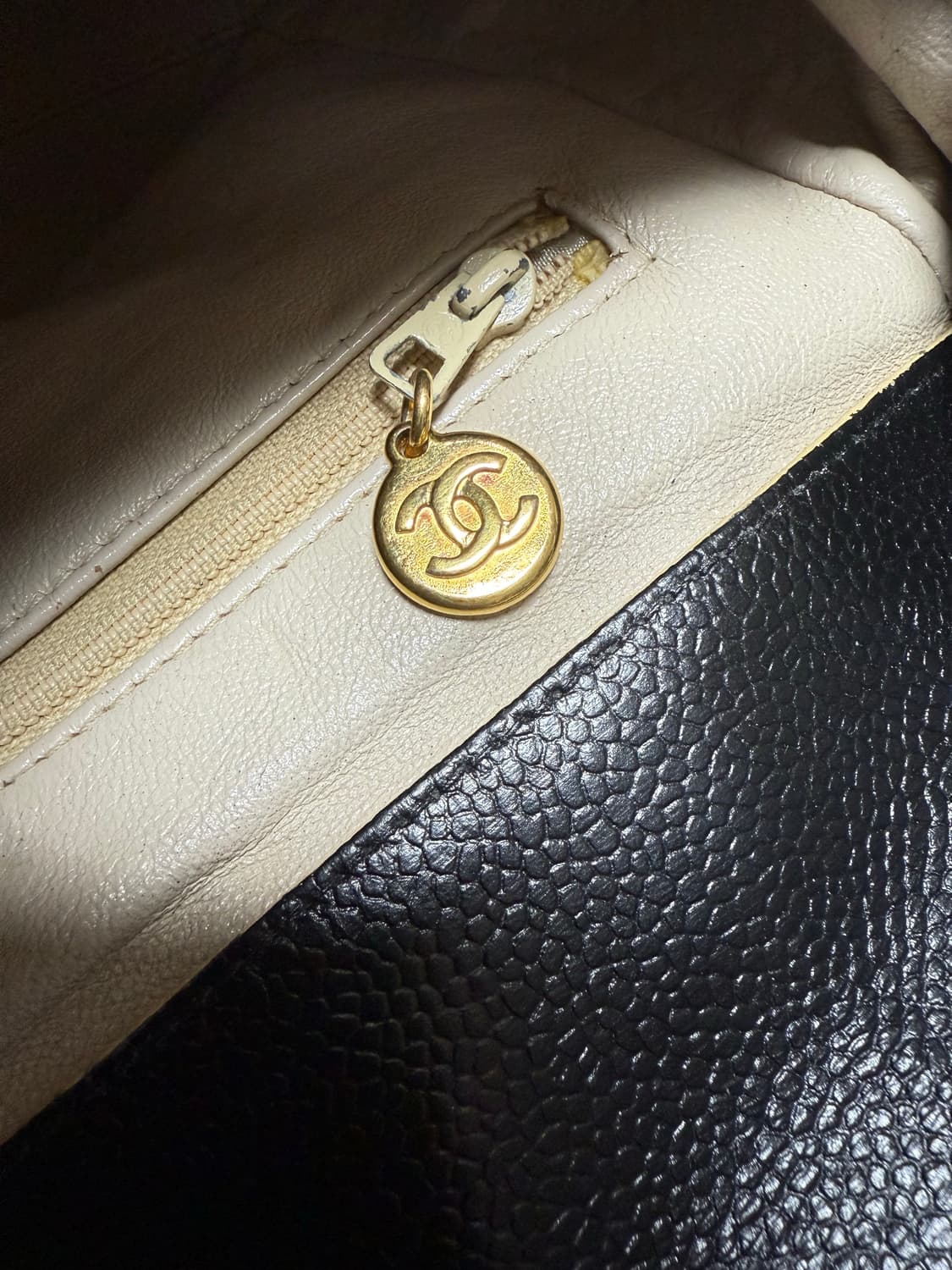 샤넬 캐비어 크로스백 블랙 상품이미지6