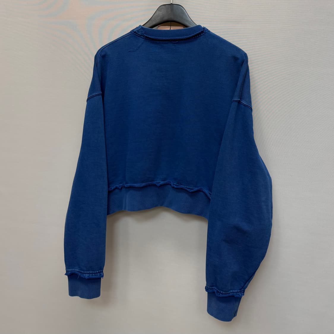 미우미우 자수 코튼 맨투맨 (크롭 오버핏)  상품이미지5