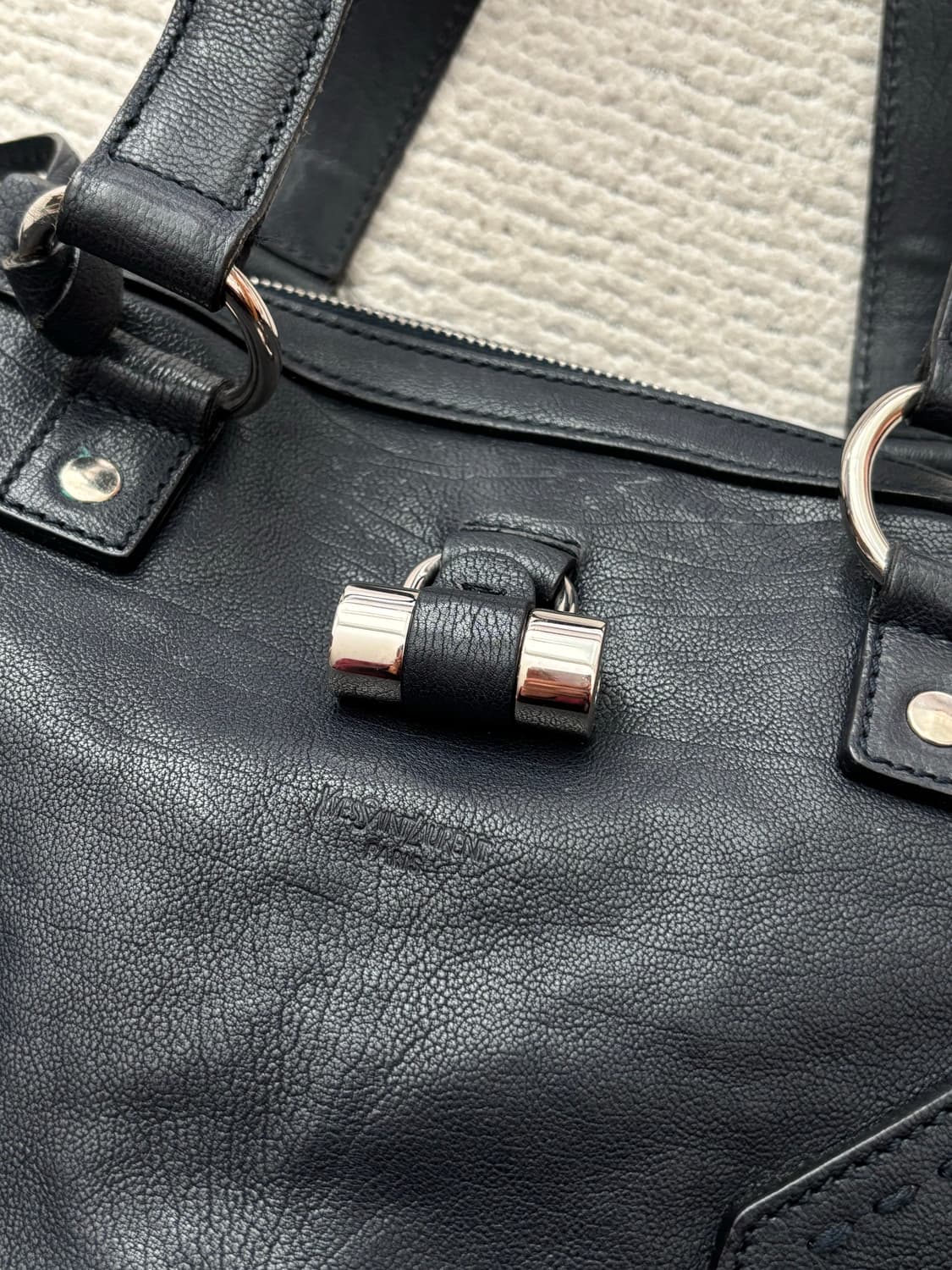 입생로랑 YSL 뮤즈백 네이비 m사이즈 상품이미지3