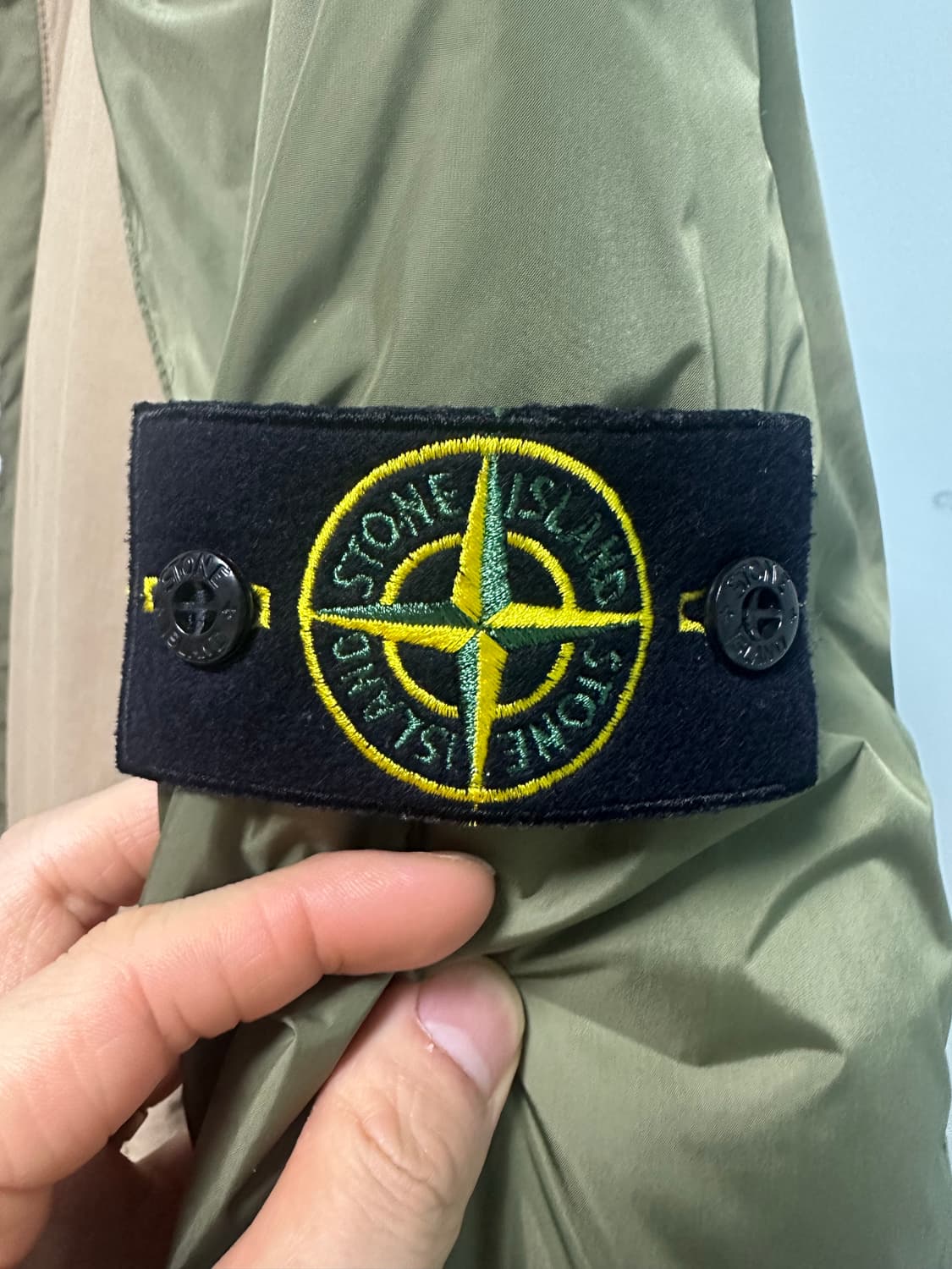 스톤아일랜드X슈프림 FW23리버시블 퍼피패딩 올리브L (새상품급) 상품이미지4