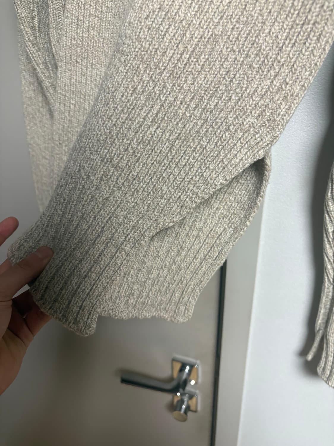 자크뮈스 절개 디테일 니트 상품이미지4