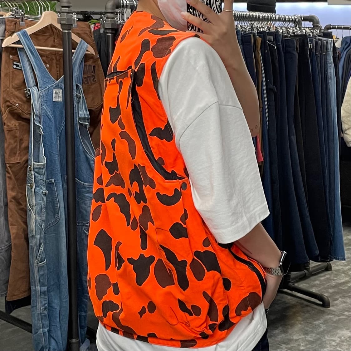 오렌지 독개구리 패턴 테크웨어 조끼 상품이미지2