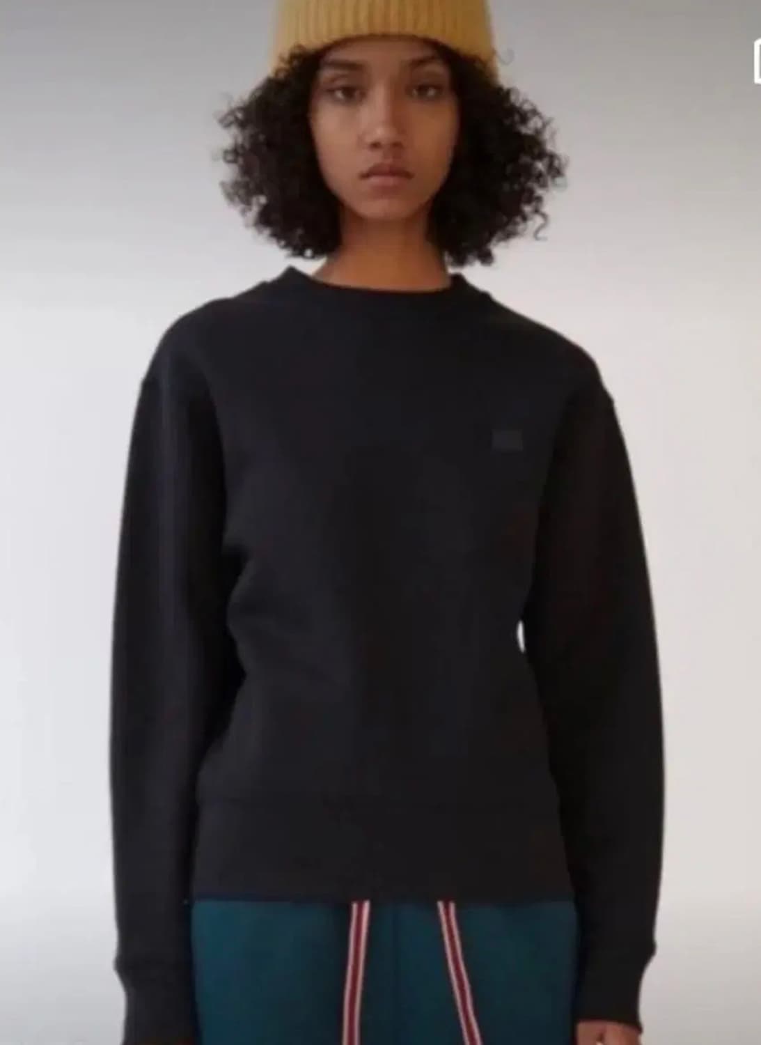 [새상품] 아크네 페어뷰 맨투맨 XS 블랙 상품이미지3