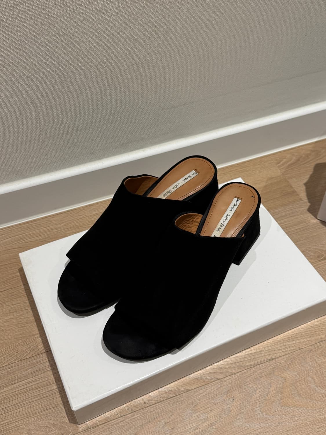 앤아더스토리즈 스웨이드 뮬 상품이미지2