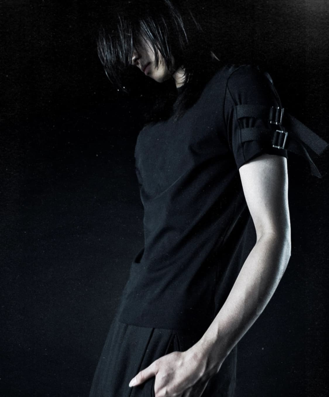 (6/6까지판매)Black smith restraint strap tee 상품이미지1