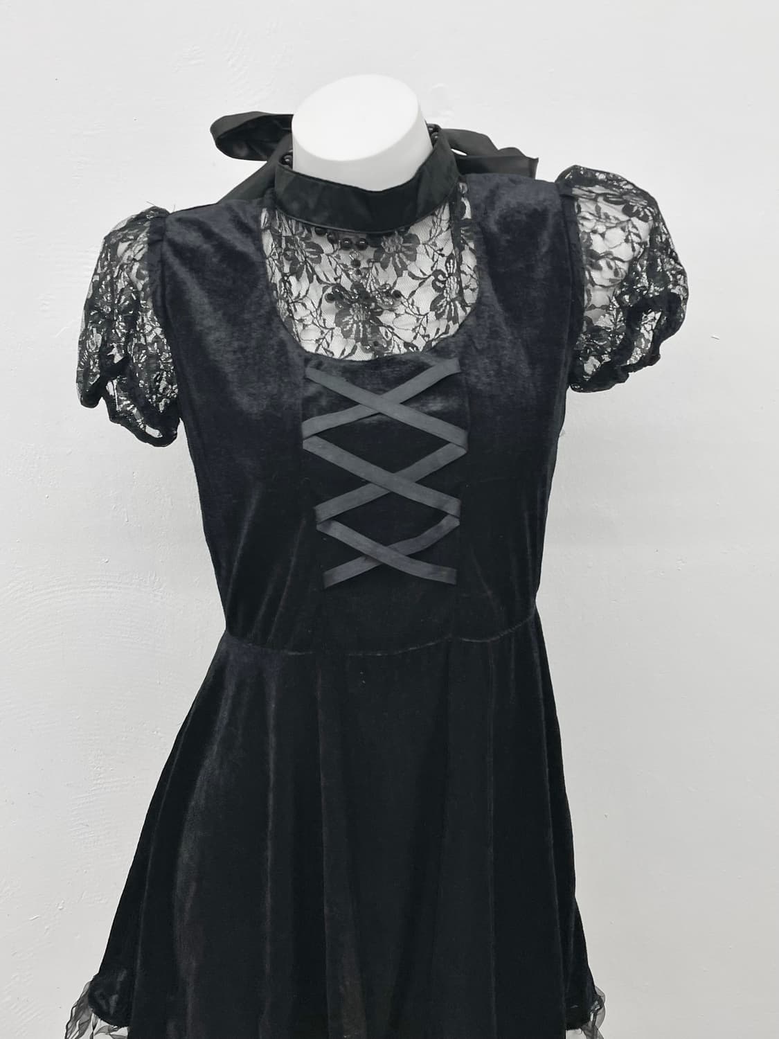 고딕 벨벳 레이스 리본 원피스 상품이미지5