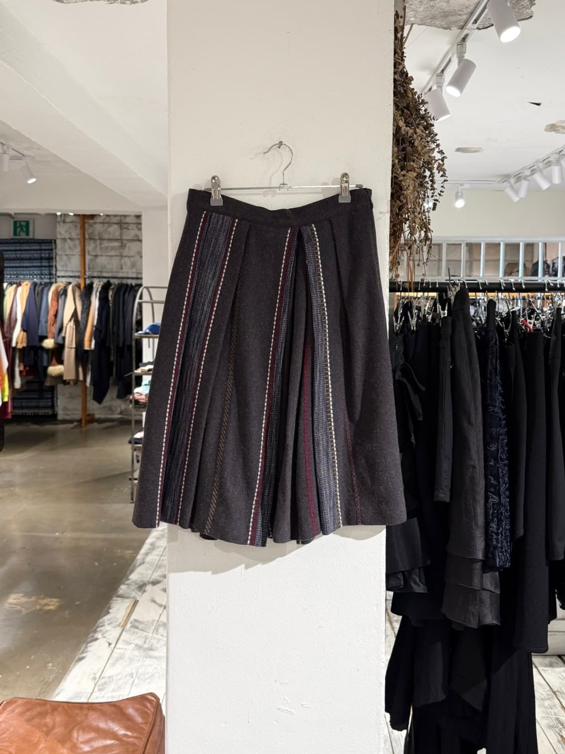 드리스 반 노튼 울 스트라이프 패널 플리츠 미디 스커트 상품이미지1