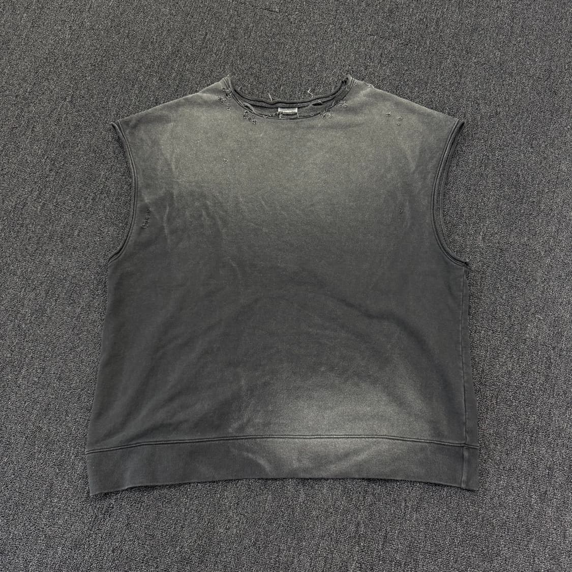 The wreck chords 더 뤡코즈 워싱 데미지 블랙 슬리브리스 상품이미지1