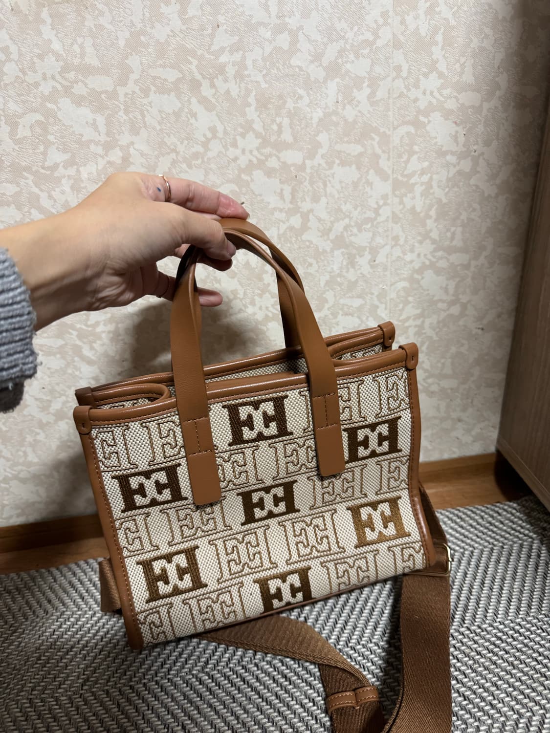 에스까다 시그니쳐 토트백 상품이미지4