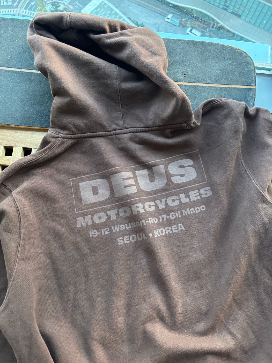 데우스 브라운 바이크 후드티 상품이미지1
