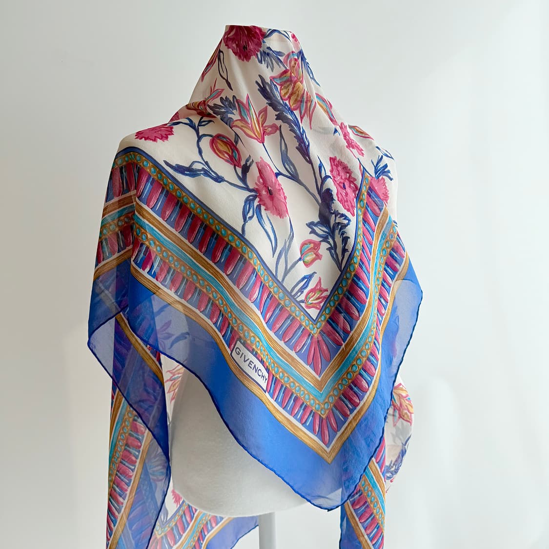 지방시 실크 100% 대형 숄 스카프 (Size 124*127) 상품이미지1