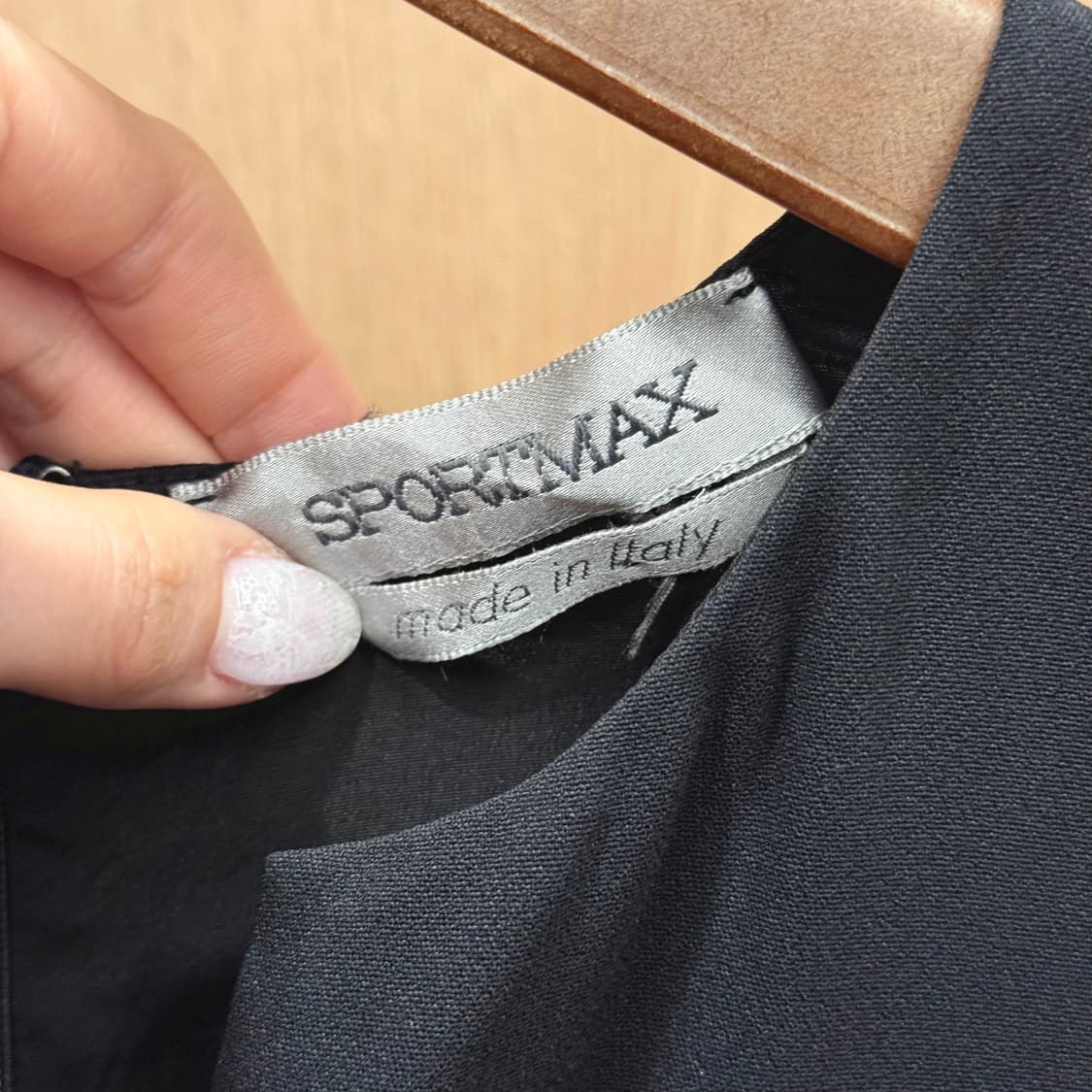 막스마라 스포트막스 브이넥 슬리브리스 플레어 미니 원피스 블랙 상품이미지7