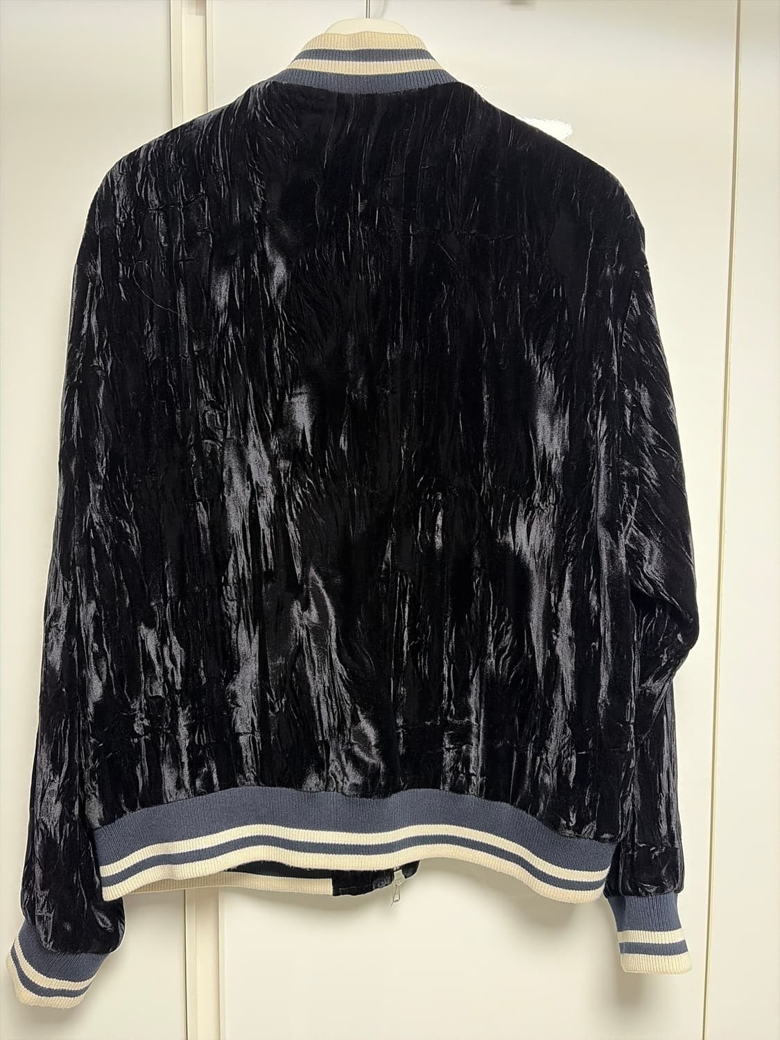 유스 크리즈 벨벳 트랙 자켓 M 사이즈 팝니다 상품이미지2