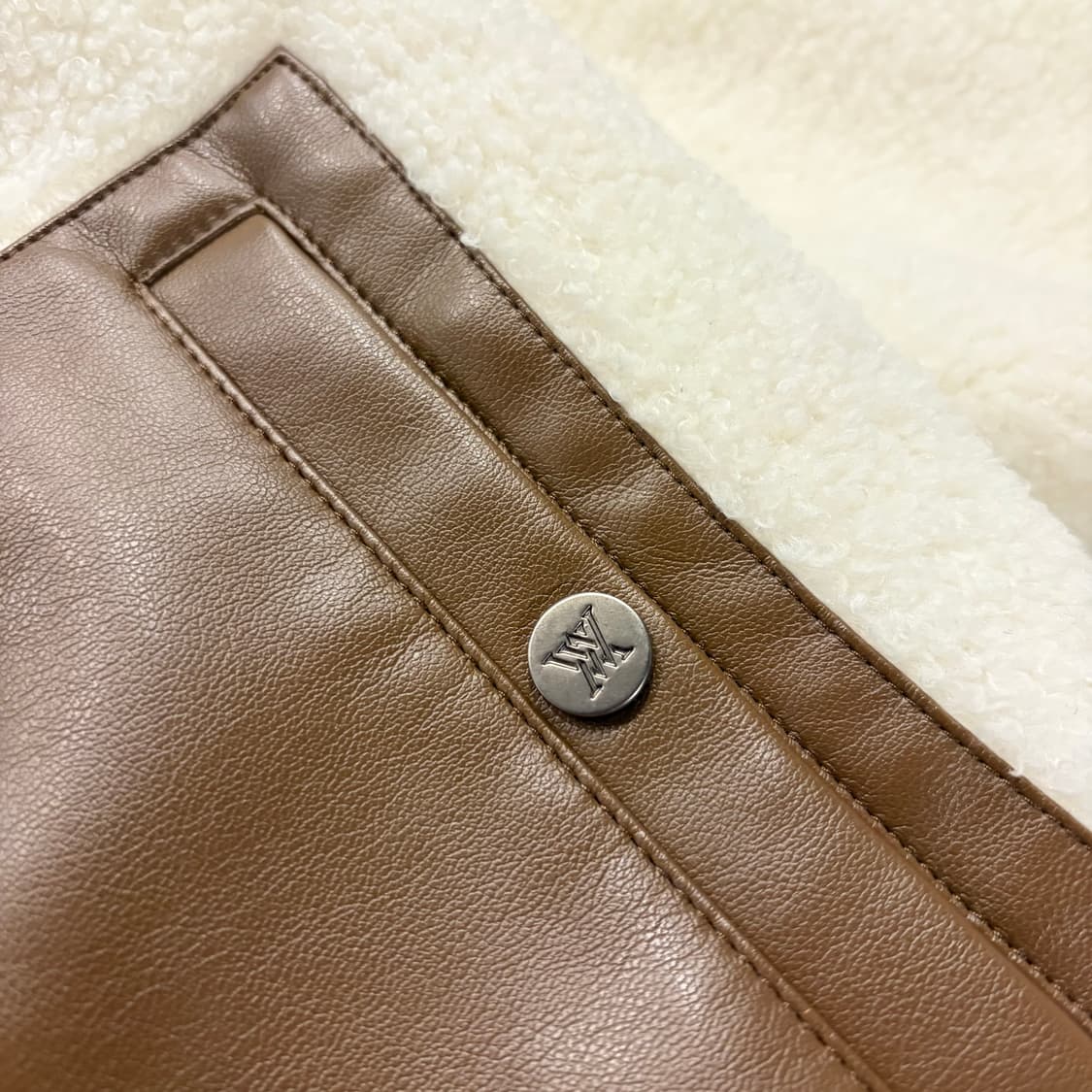 [S] 어뉴골프 레더 빅로고 아이보리 뽀글이 자켓 B470 상품이미지4