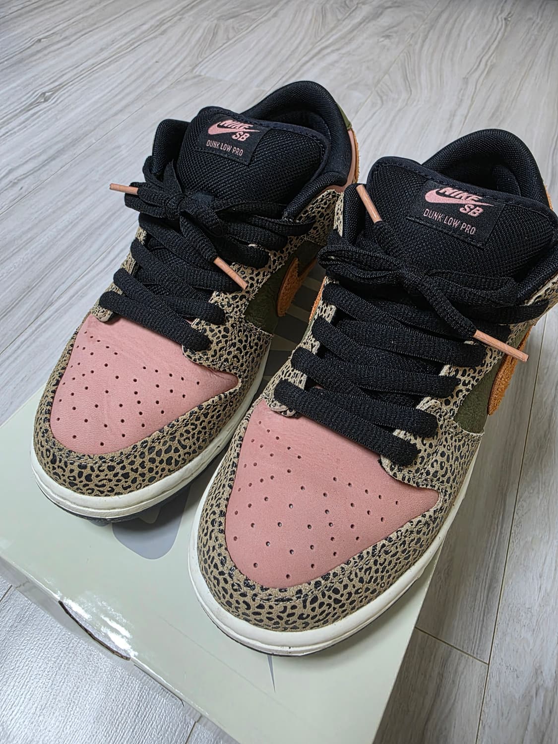 [275] 나이키 x 아츠렉 스케이트 샵 sb 덩크로우 프로 핑크앤그린 상품이미지3