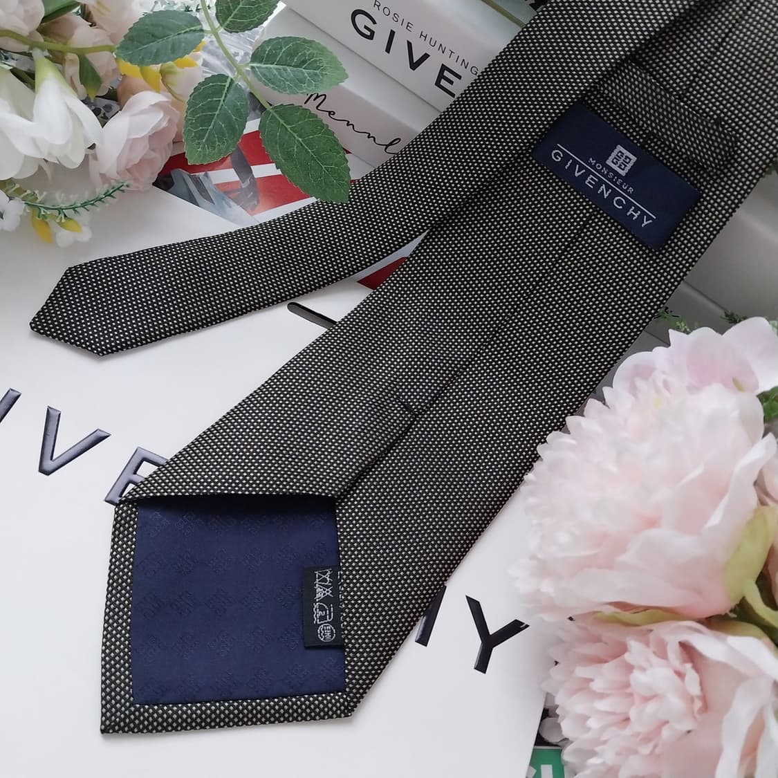 지방시 실크 블랙 마이크로 패턴 넥타이 9.9cm A+등급 K1098
 상품이미지3