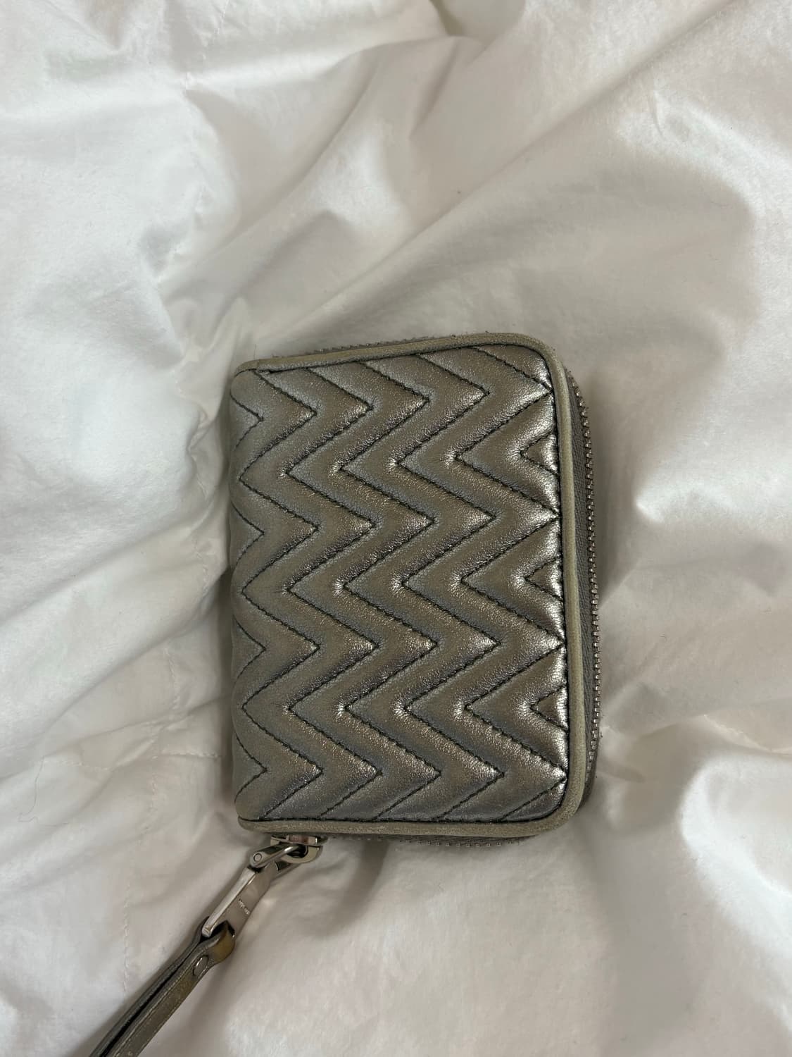 미우미우 마쎄라테 나파 지갑 지퍼돌이 실버 상품이미지9