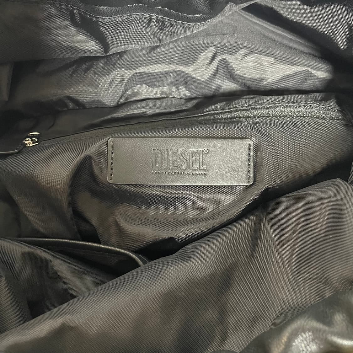 디젤 보아털 레더 빅 토트백 상품이미지6