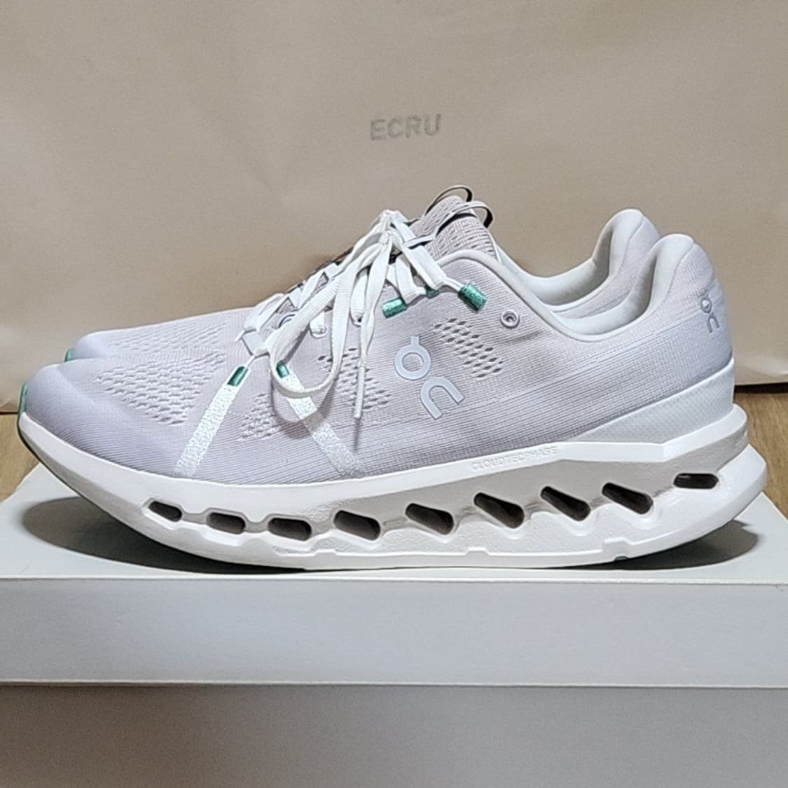 온러닝 285 클라우드 서퍼 펄 아이보리 상품이미지1