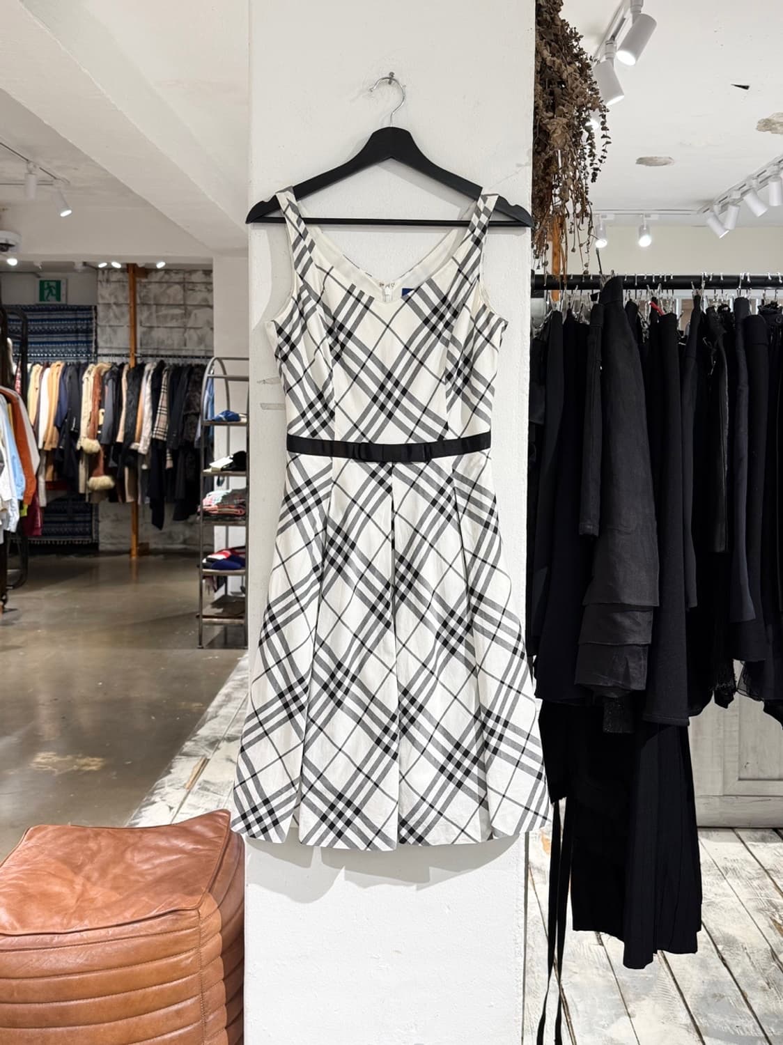 버버리 블루라벨 화이트 체크 슬리브리스 탑 원피스 상품이미지1