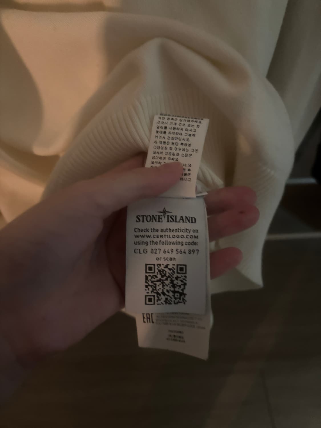 스톤아일랜드 맨투맨 크림색 상품이미지3