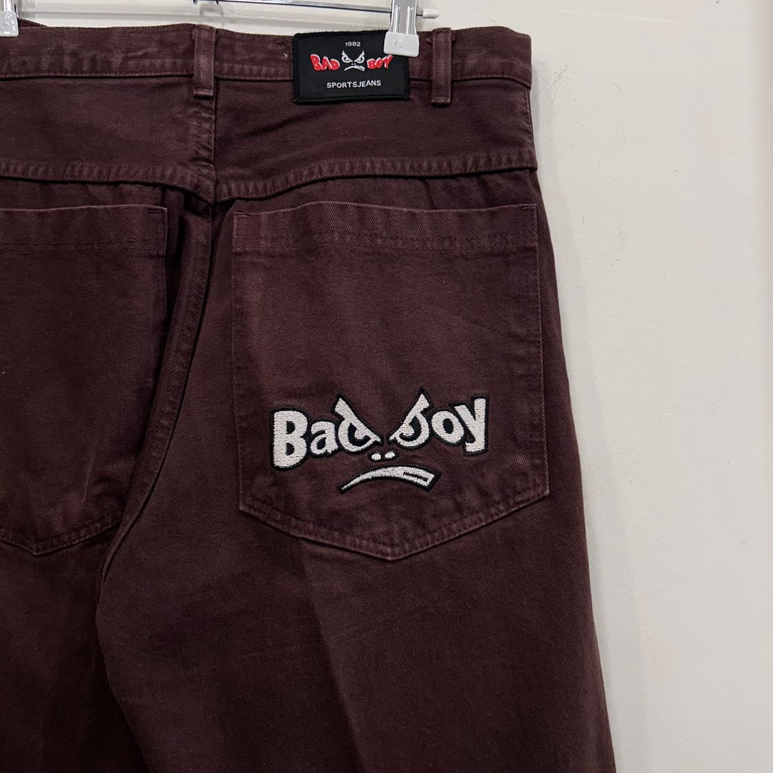 BAD BOY 와이드핏 브라운 코튼 자수팬츠 상품이미지1