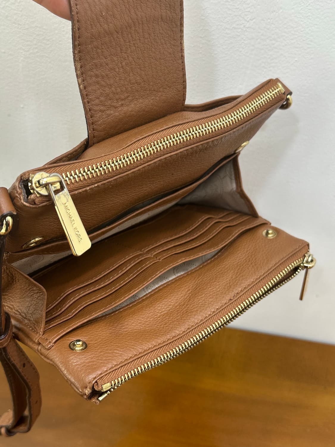 마이클 코어스 가죽 크로스백 상품이미지5