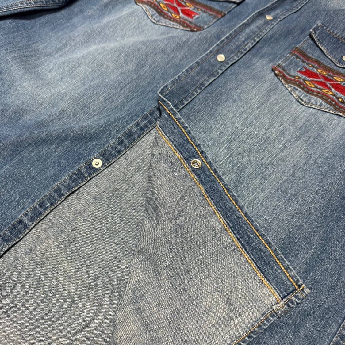 랭글러(Wrangler) 라이트블루 워시드 오르테가 포켓 코튼 웨스턴셔츠 상품이미지6