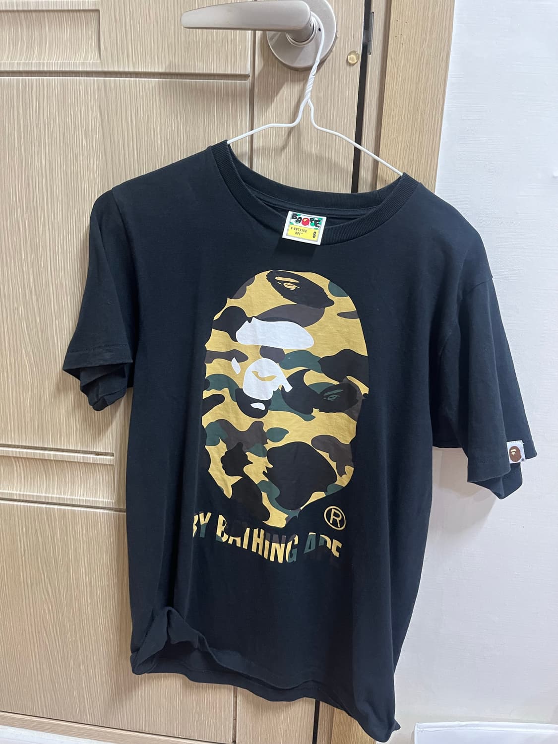 베이프 퍼스트 카모 바이 베이싱 에이프 티셔츠 블랙 옐로우 상품이미지2