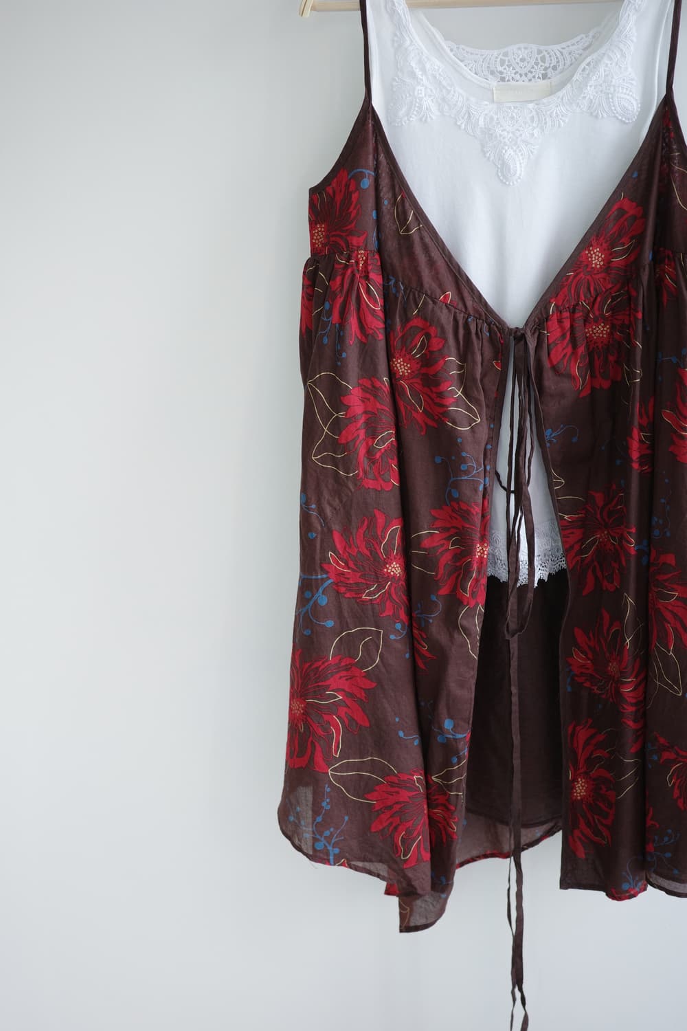 AS KNOW AS DE BASE 
• 레드 플라워 브라운 코튼 원피 상품이미지8