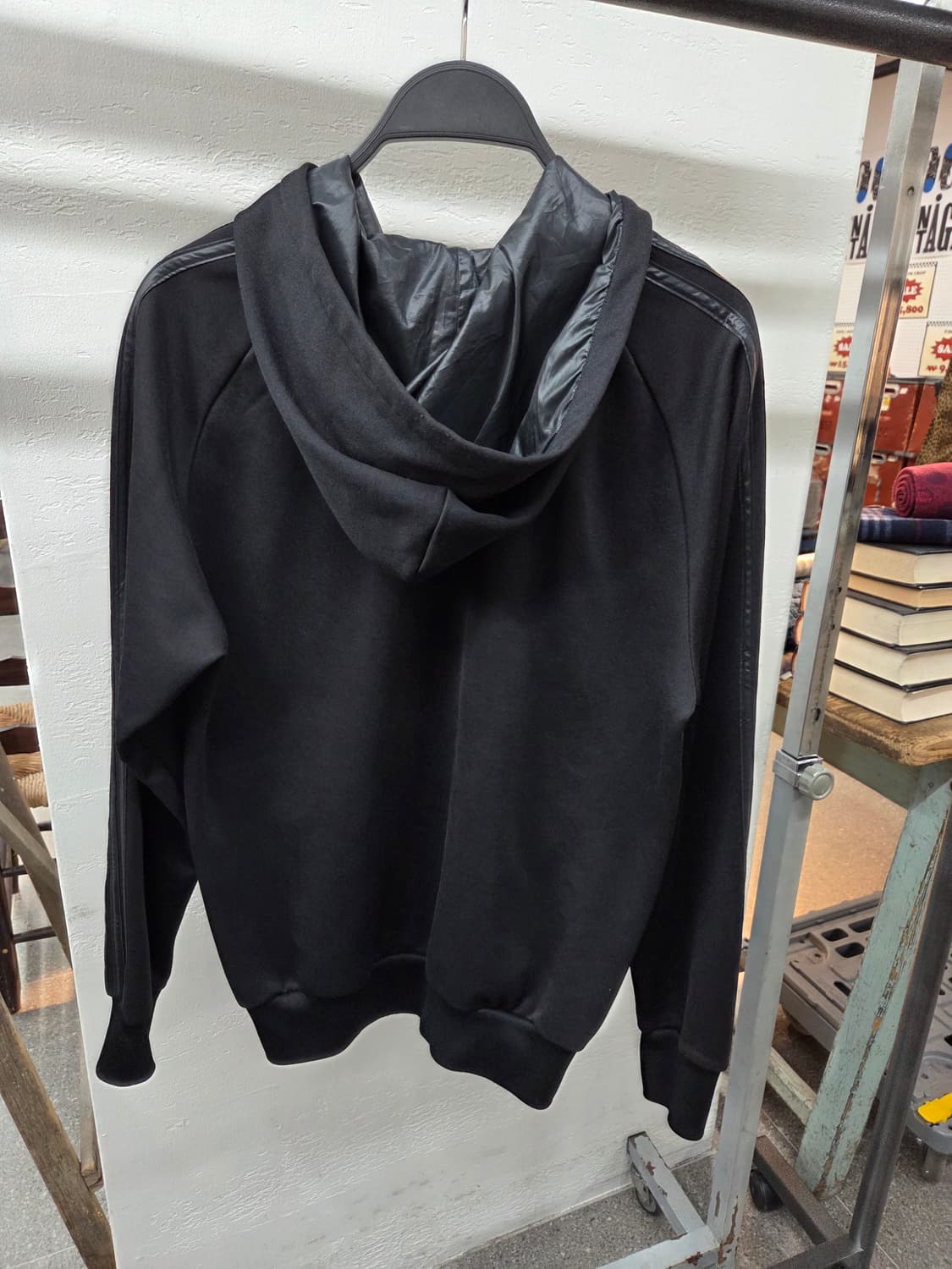 ADIDAS 아디다스 올블랙 골드져지💯 상품이미지7