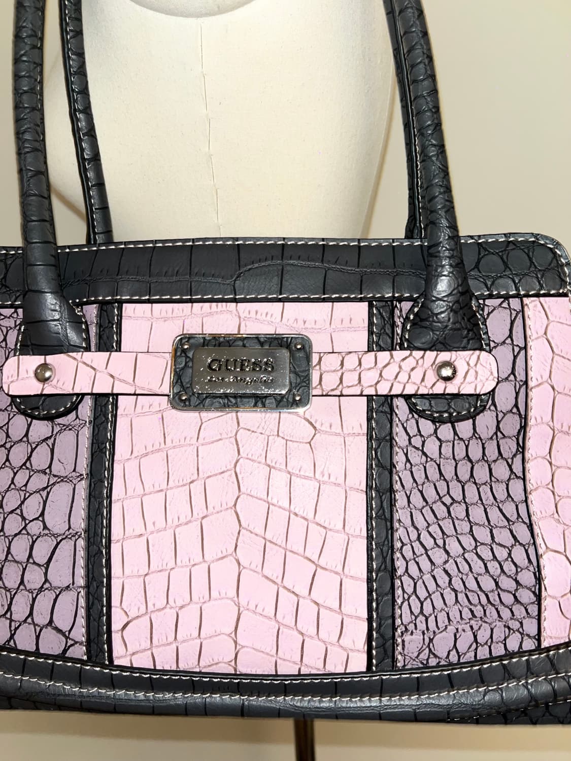 Guess Pink Shoulder bag 상품이미지5