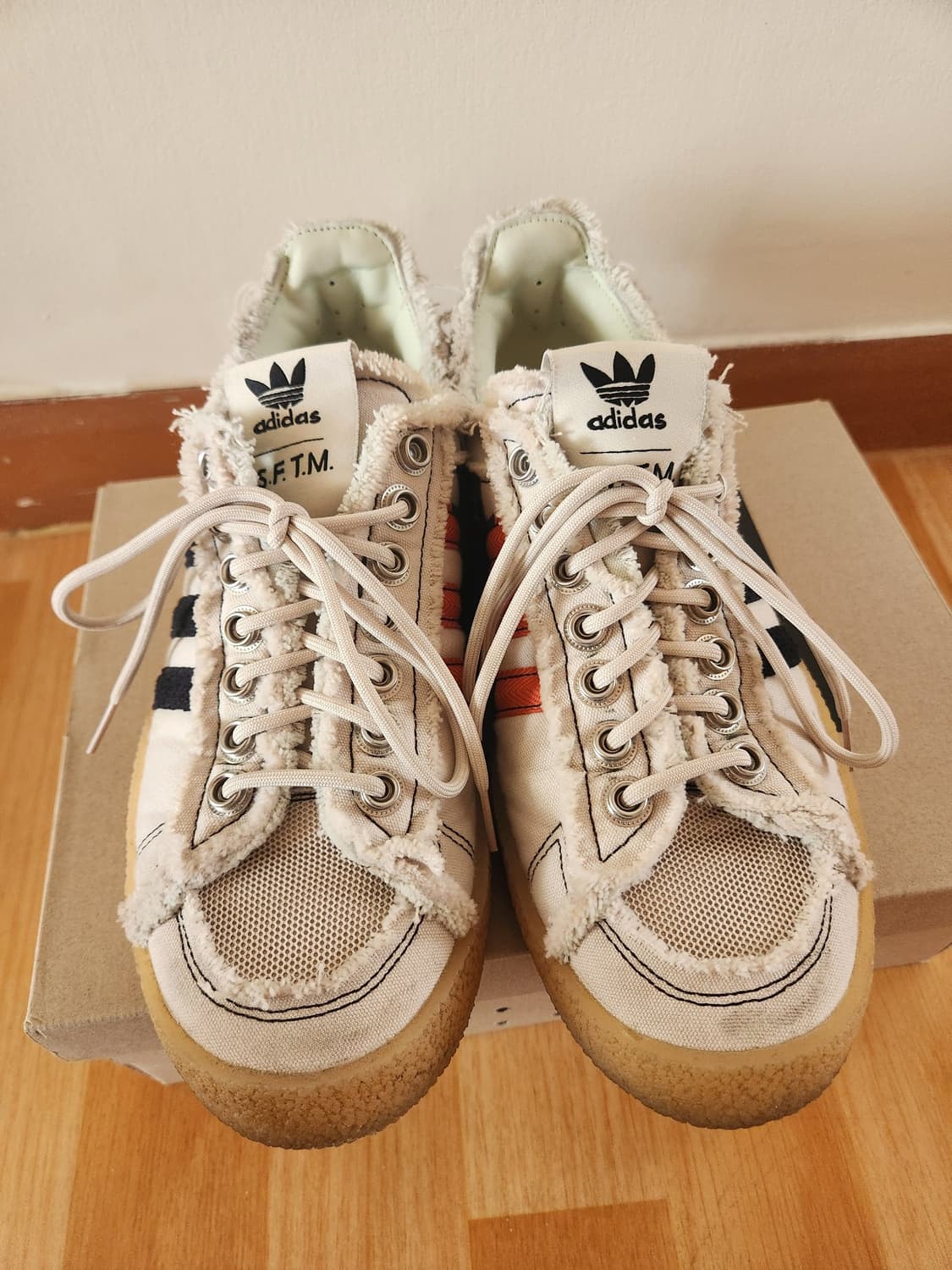 아디다스 x 송 포 더 뮤트 캠퍼스 80s 블리스 코어 블랙 275 상품이미지1