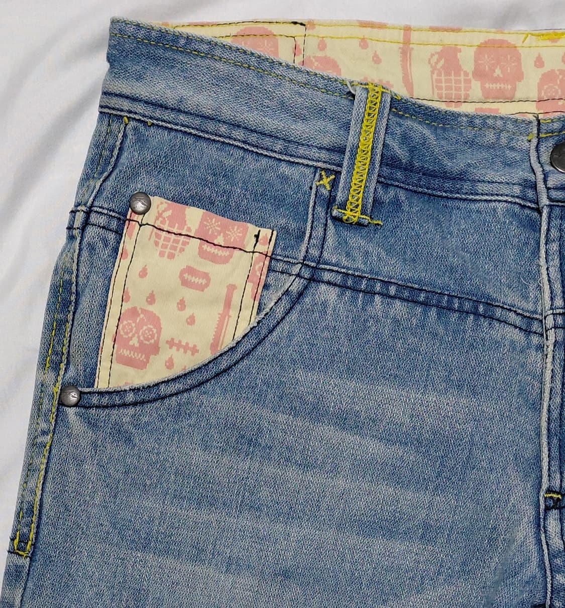 [30] RUSTY 러스티 Y2K 데님 하프 팬츠 (자수/패턴 포인트) 상품이미지2