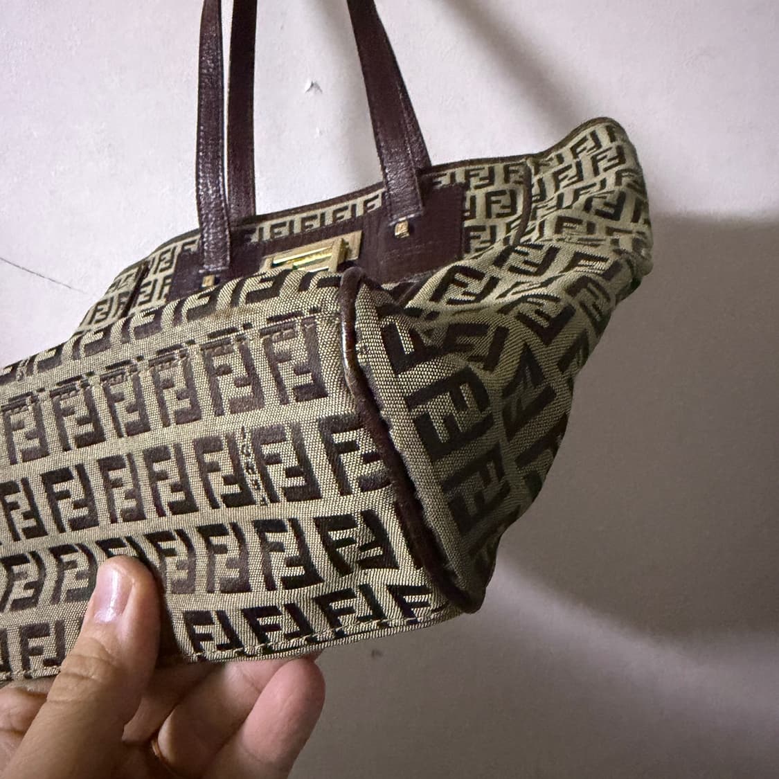 펜디 FF 주카 패턴 쇼퍼 토트&숄더백 상품이미지4