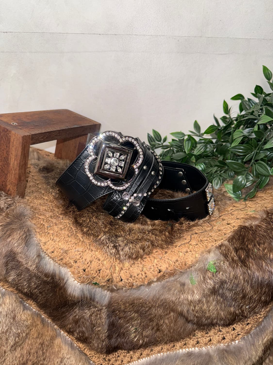 Black cubic clover buckle belt 상품이미지1