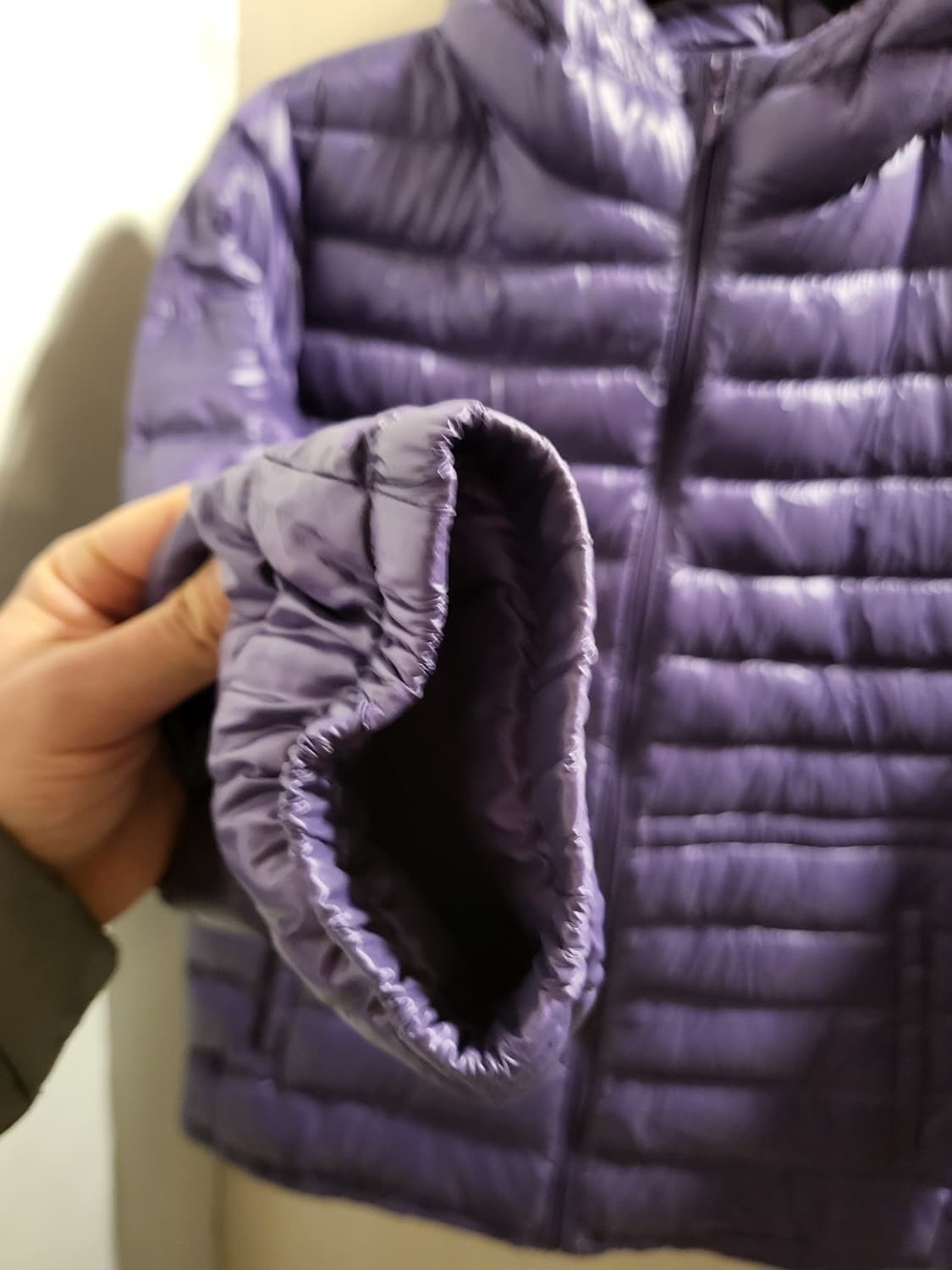 [L]유니클로 후드 경량 패딩 상품이미지3