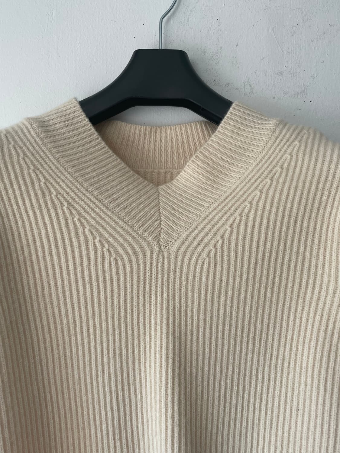 라벨 아카이브 메리노 파인울 브이넥 니트 크림(1) 새상품(내용필) 상품이미지2