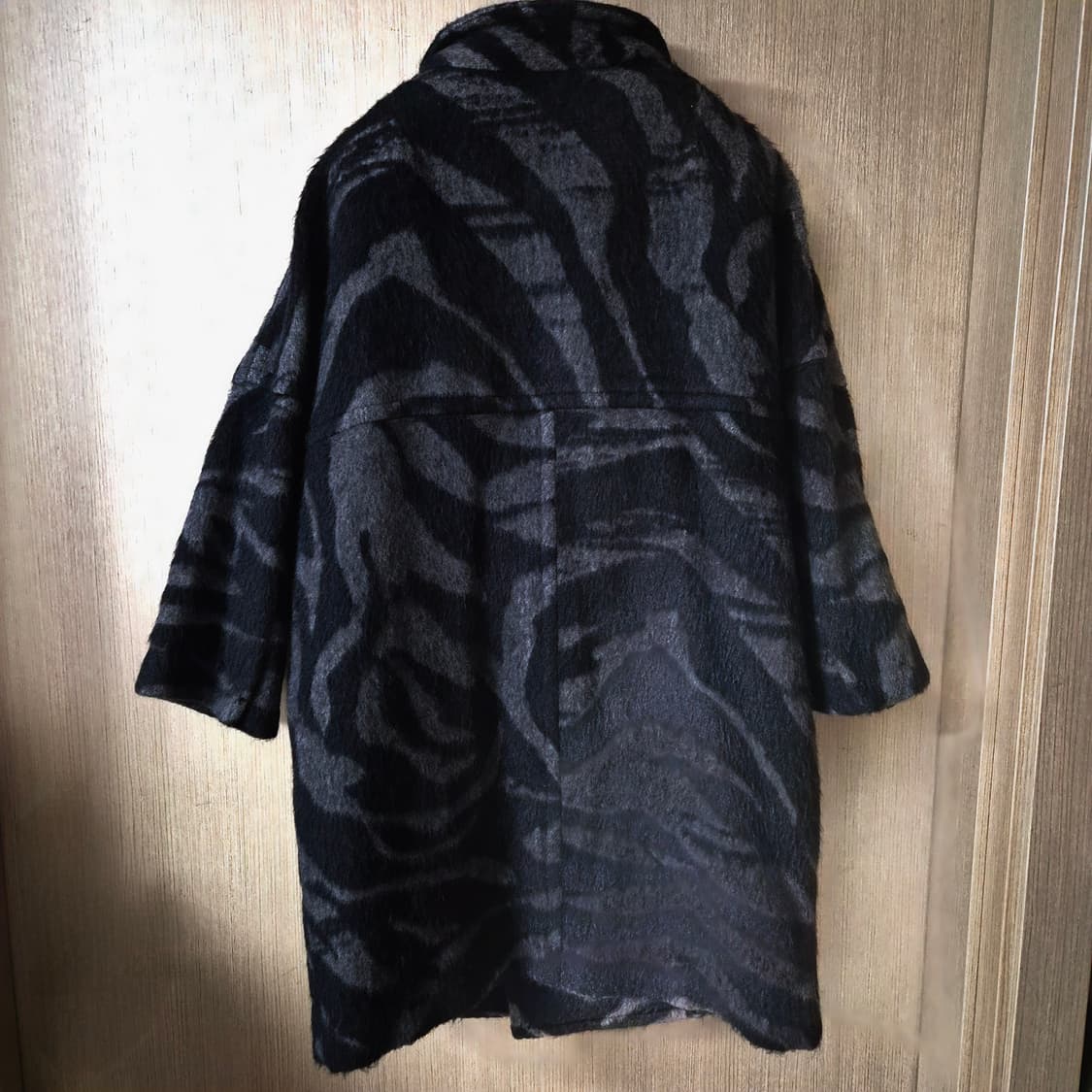 씨바이끌로에 얼룩 패턴 코트 38 상품이미지3