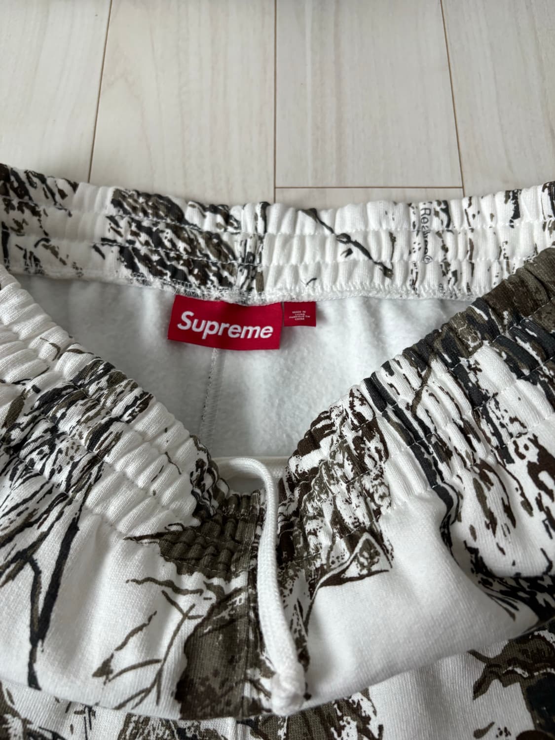 슈프림 스몰 박스 스웨트팬츠 스노우 카모 상품이미지2