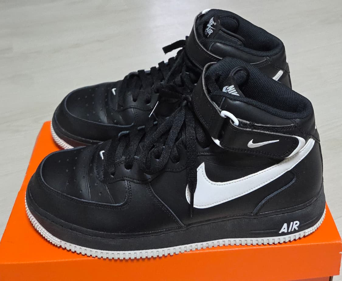 나이키 에어포스1 07 미드 검흰 상품이미지2