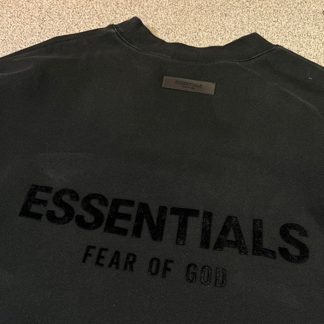 에센셜 빅로고 맨투맨 상품이미지3