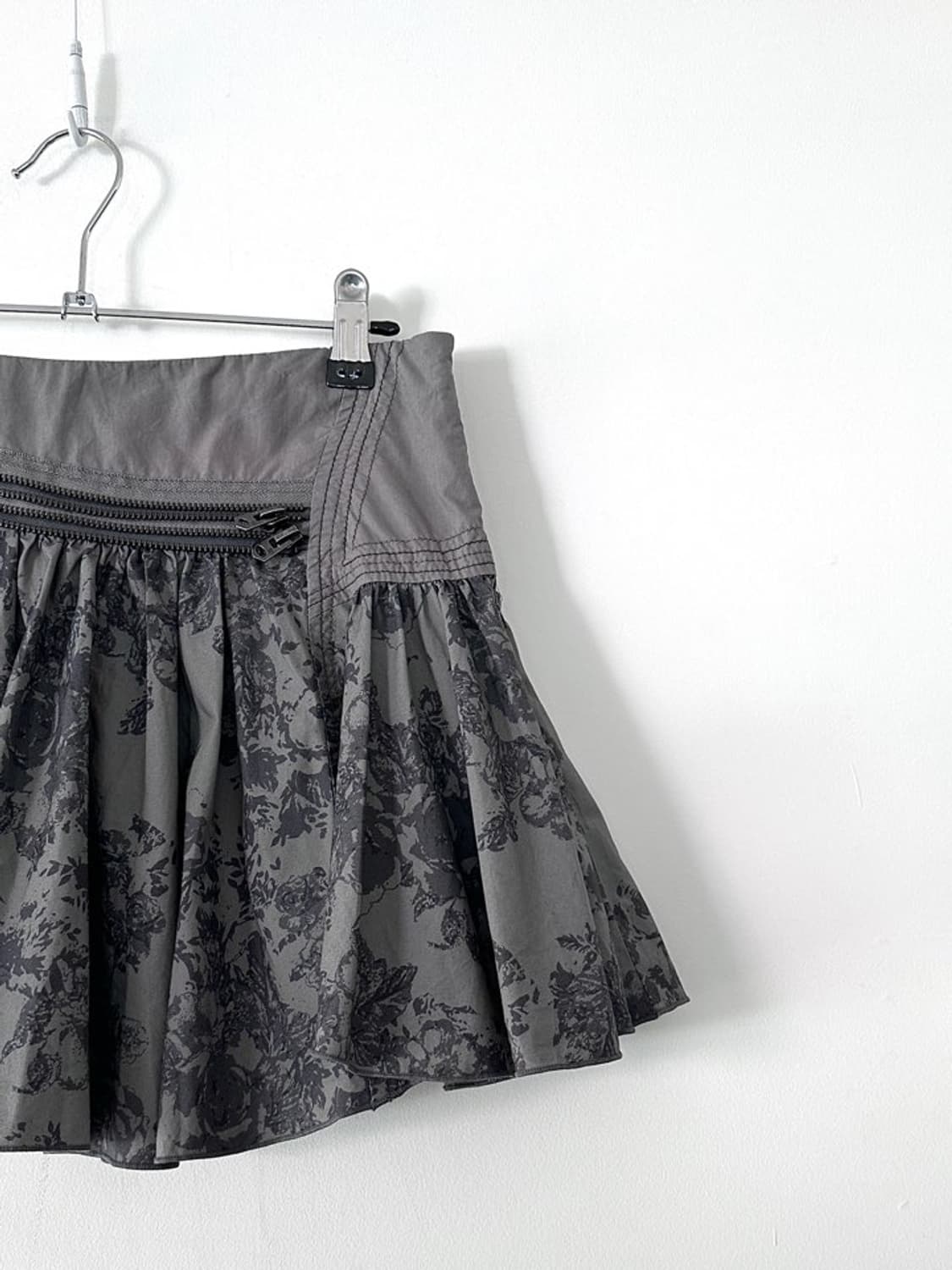Flower zip detail mini skirt / grey 상품이미지3
