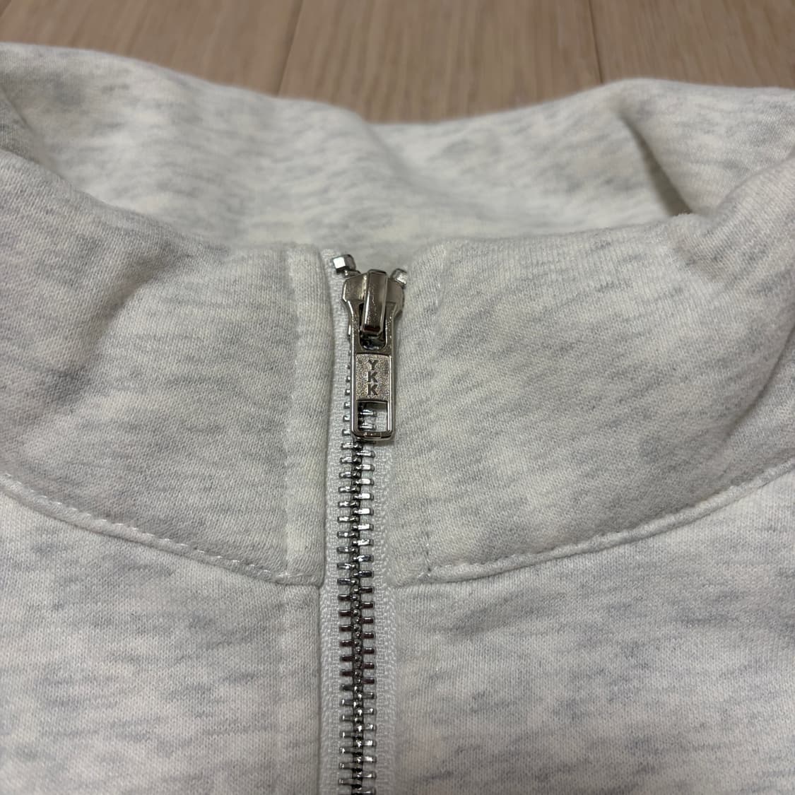 아이엠 스튜디오 스펠로고 하프집업 맨투맨 상품이미지4