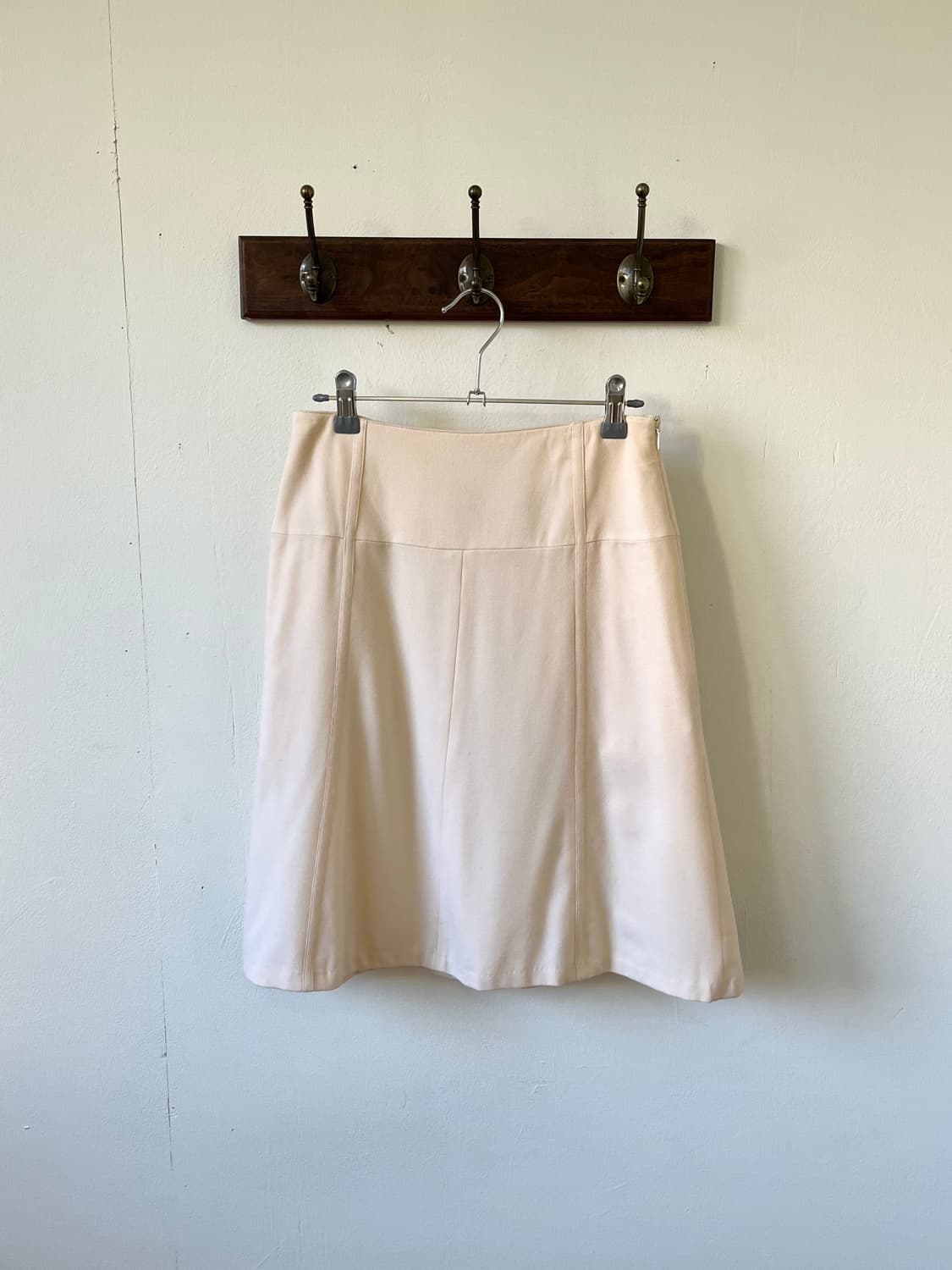 theory 크림 미디 스커트 상품이미지1