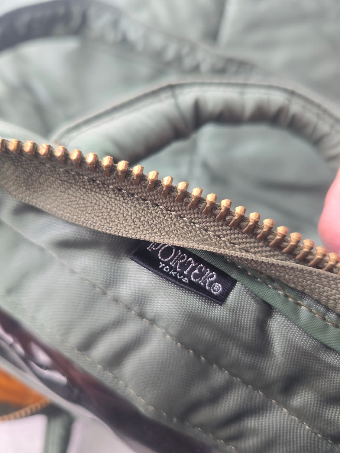 요시다포터 탱커 2way 헬맷뱃 세이지그린 상품이미지10